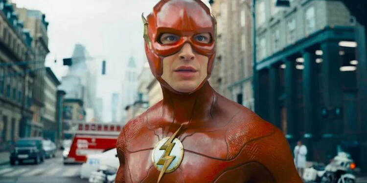 Ezra Miller sebagai Barry Allen alias The Flash (Warner Bros. Pictures)