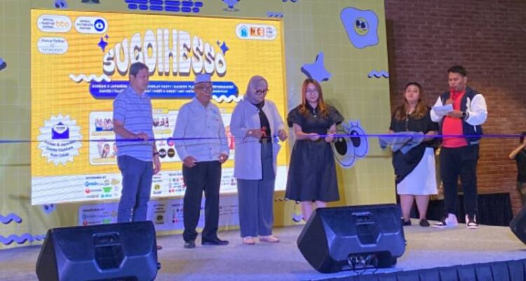 Peresmian event yang dilakukan oleh para direksi Program Studi MICE PNJ dan ketua panitia event Sugoihesso Exhibition