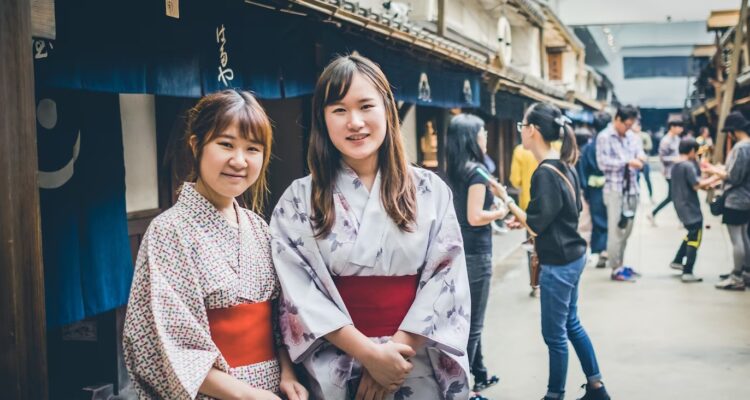 Japanese Women (Freepik)